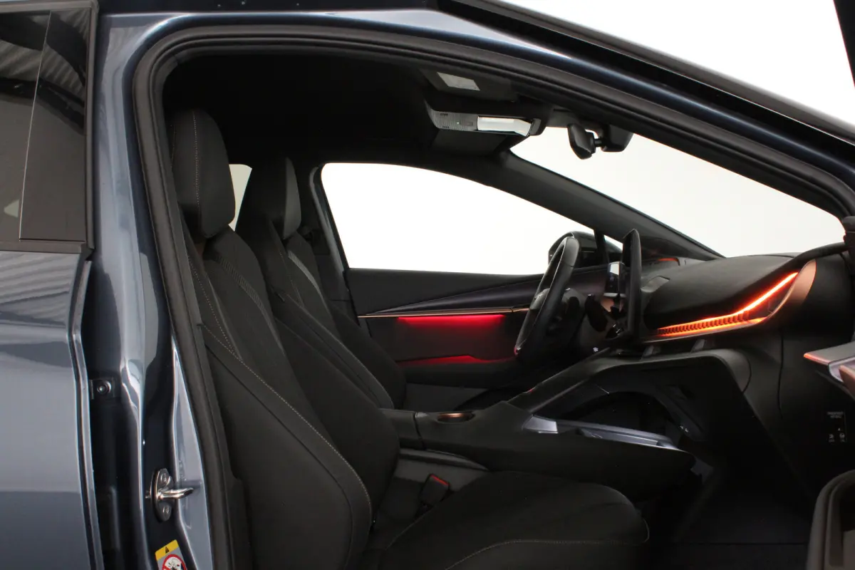 Business 82 kWh > 	569 WLTP/Travel Assist/Tavascan Blue