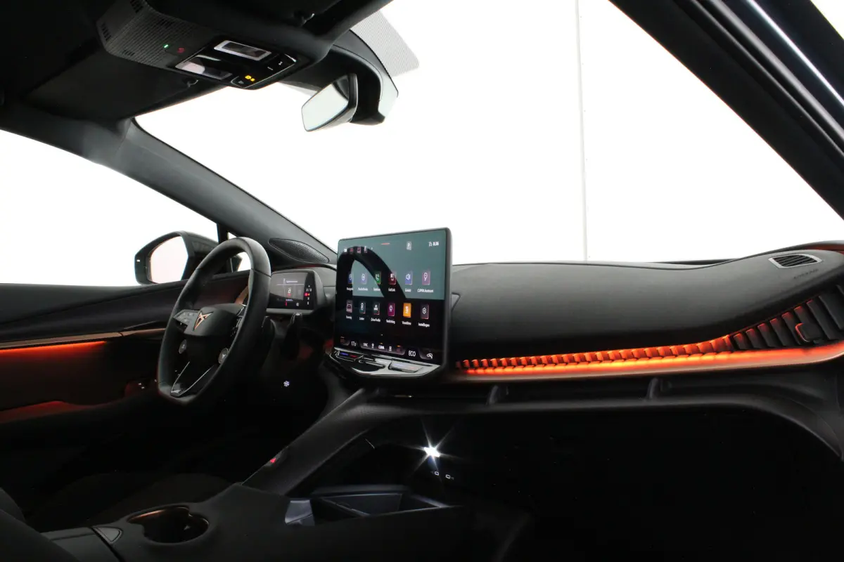 Business 82 kWh > 	569 WLTP/Travel Assist/Tavascan Blue