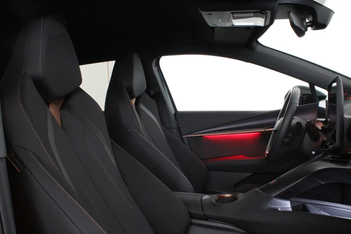 Business 82 kWh > 	569 WLTP/Travel Assist/Tavascan Blue