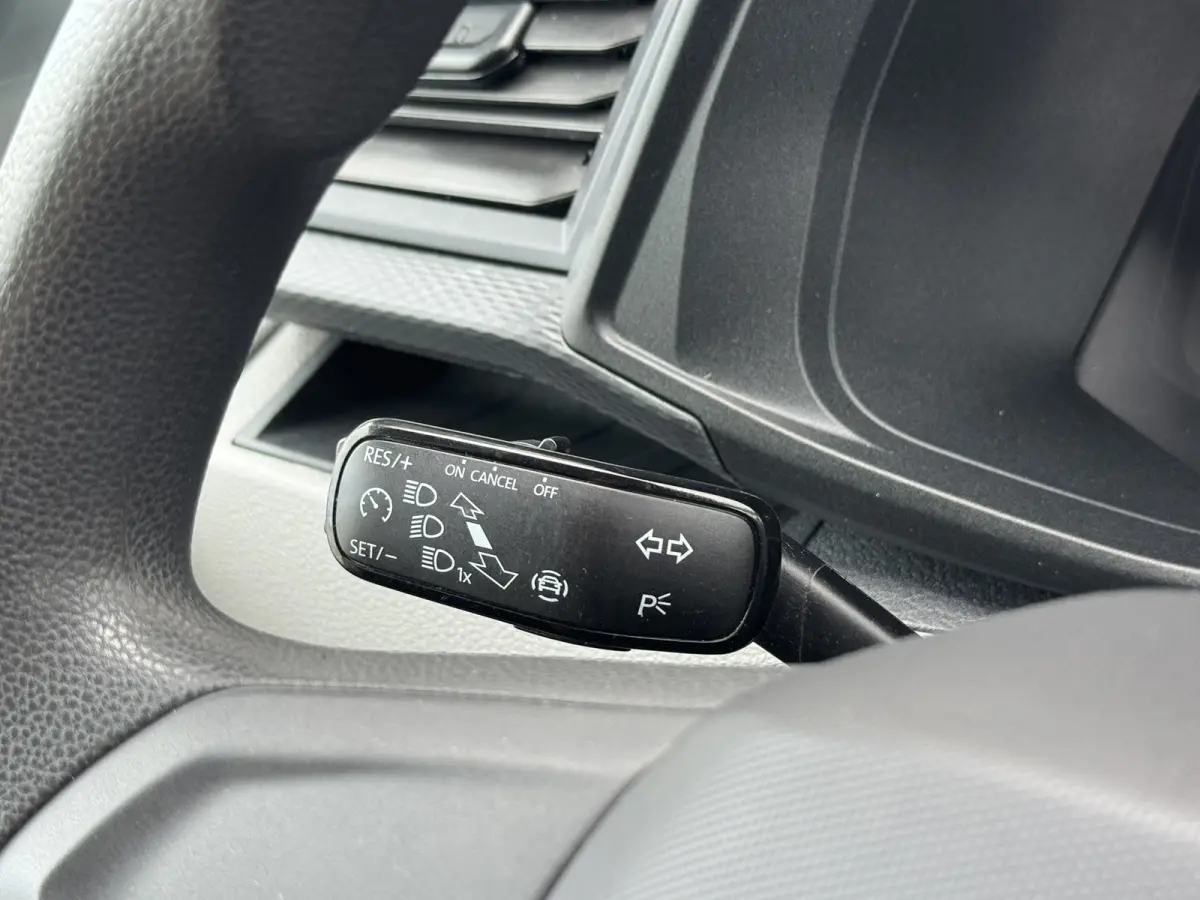 2.0 TDI L2H1 28 Highline Trekhaak 3 Zits Pdc v+a Navigatie Cruise Lat om Lat