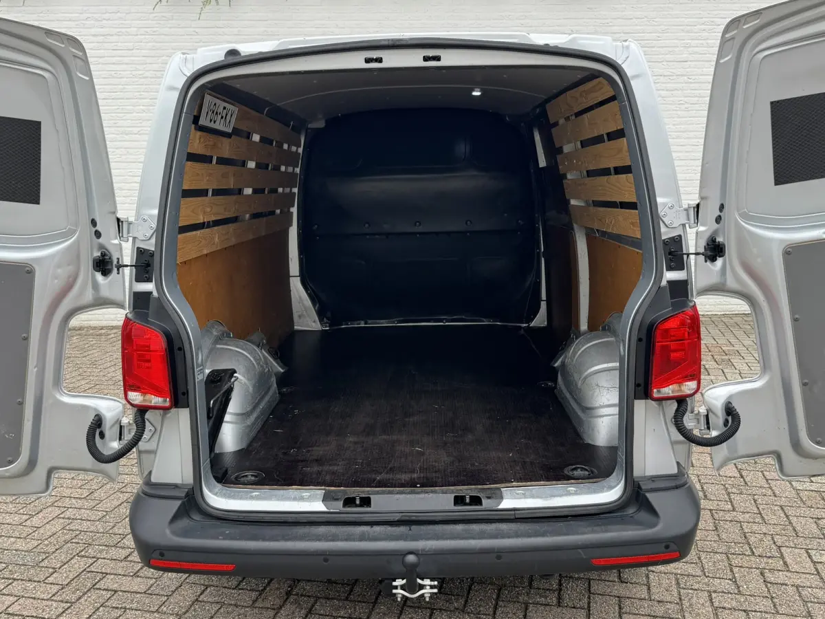 2.0 TDI L2H1 28 Highline Trekhaak 3 Zits Pdc v+a Navigatie Cruise Lat om Lat