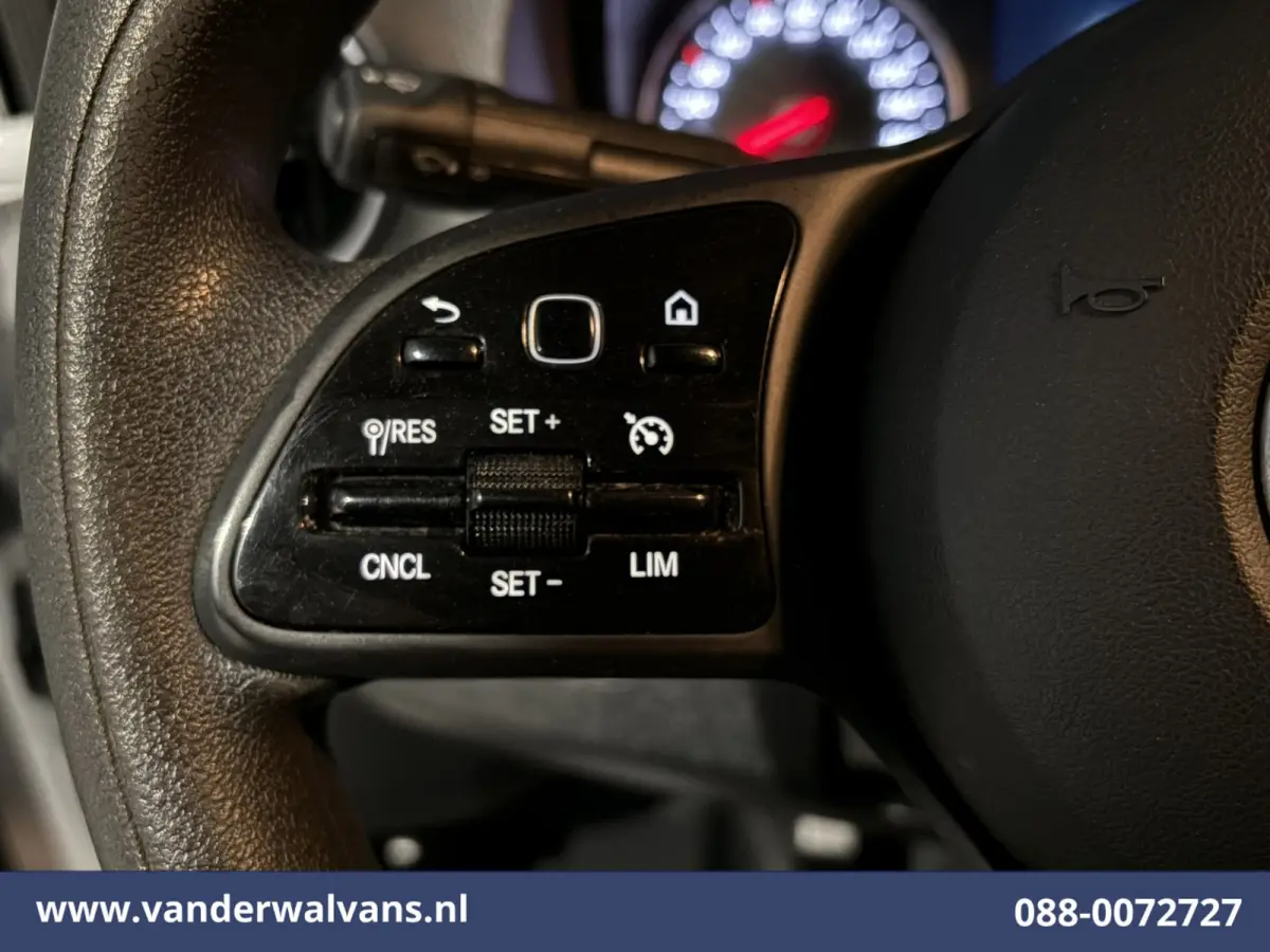 317 CDI 170pk L3H2 Euro6 Airco | XXL MBUX | Camera | Navigatie | Apple Carplay | Cruisecontrol Android Auto, Bijrijdersbank