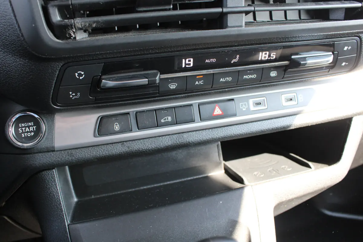 2.0 BlueHDi 145 L3 | Navigatie | Camera | 3-Zits | Long | Keyless | Climate control |