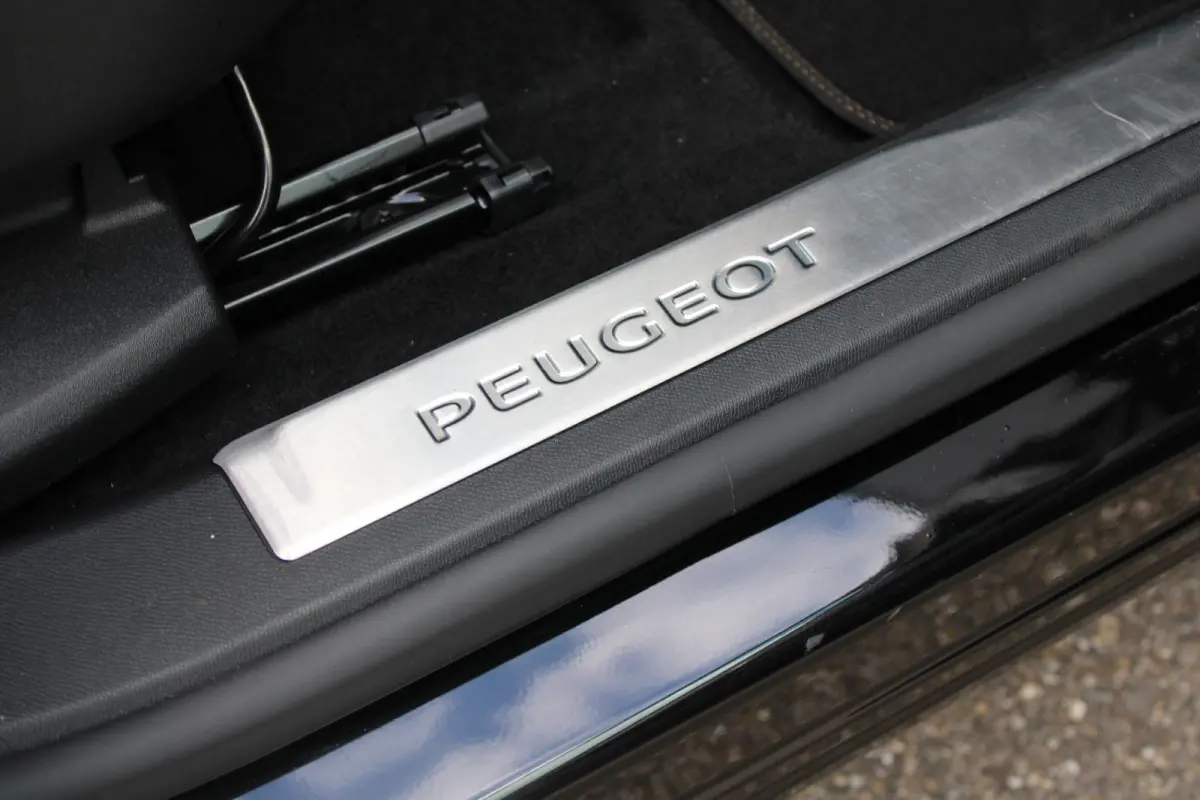 SUV 1.2 PureTech 130pk EAT8 GT 7p | Automaat | Navigatie | Camera | Black Pack | Stoelverwarming | Adaptieve cruise control |