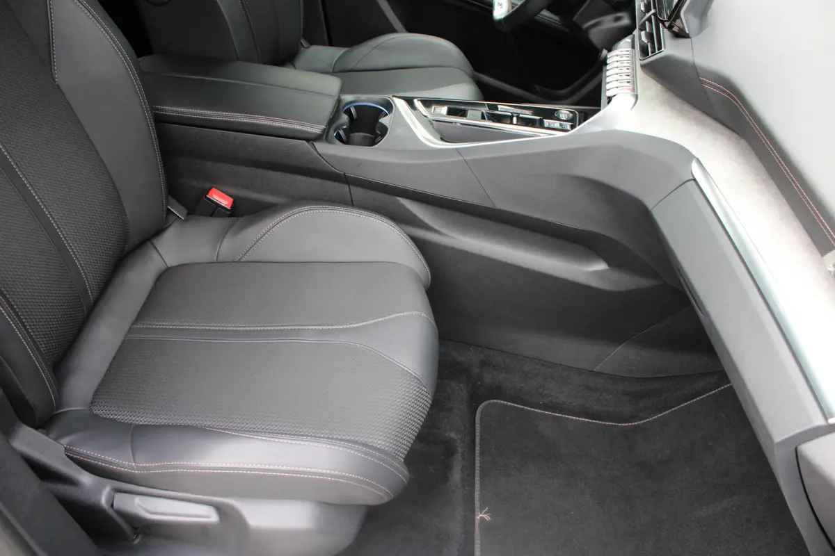 SUV 1.2 PureTech 130pk EAT8 GT 7p | Automaat | Navigatie | Camera | Black Pack | Stoelverwarming | Adaptieve cruise control |