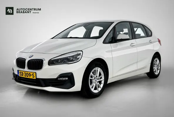 218i Executive Automaat (NAVIGATIE, PARKEERSENSOREN, LED, CLIMA, DEALER ONDERHOUDEN)