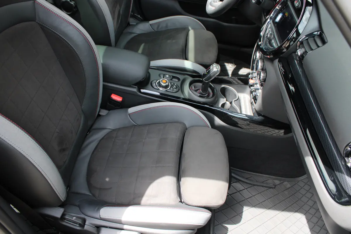 2.0 JCW 306pk ALL4 Thunder Pack | Automaat | Navigatie | Panorama/schuifdak | H&K | Verlaagd | Camera | Stoelverwarming |