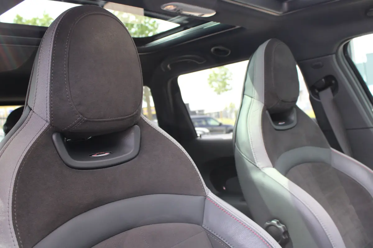 2.0 JCW 306pk ALL4 Thunder Pack | Automaat | Navigatie | Panorama/schuifdak | H&K | Verlaagd | Camera | Stoelverwarming |