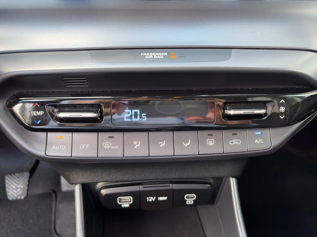 1.0 T-GDI 100pk Premium | Carplay | Climate control | Cruise control | Stoel/stuurverwarming | Camera | Parkeersensoren | DAB | Premium Audio | Lichtmetalen velgen | Navigatie