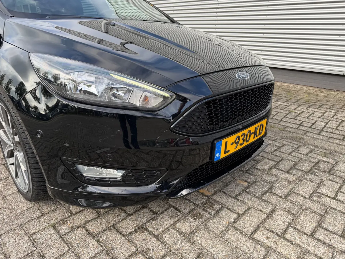 1.5 Titanium ST-line,stoel/stuurverwarming,Navigatie,clima,parkeersensoren/Camera