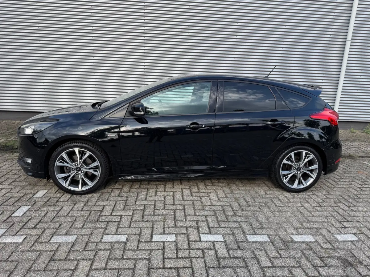 1.5 Titanium ST-line,stoel/stuurverwarming,Navigatie,clima,parkeersensoren/Camera