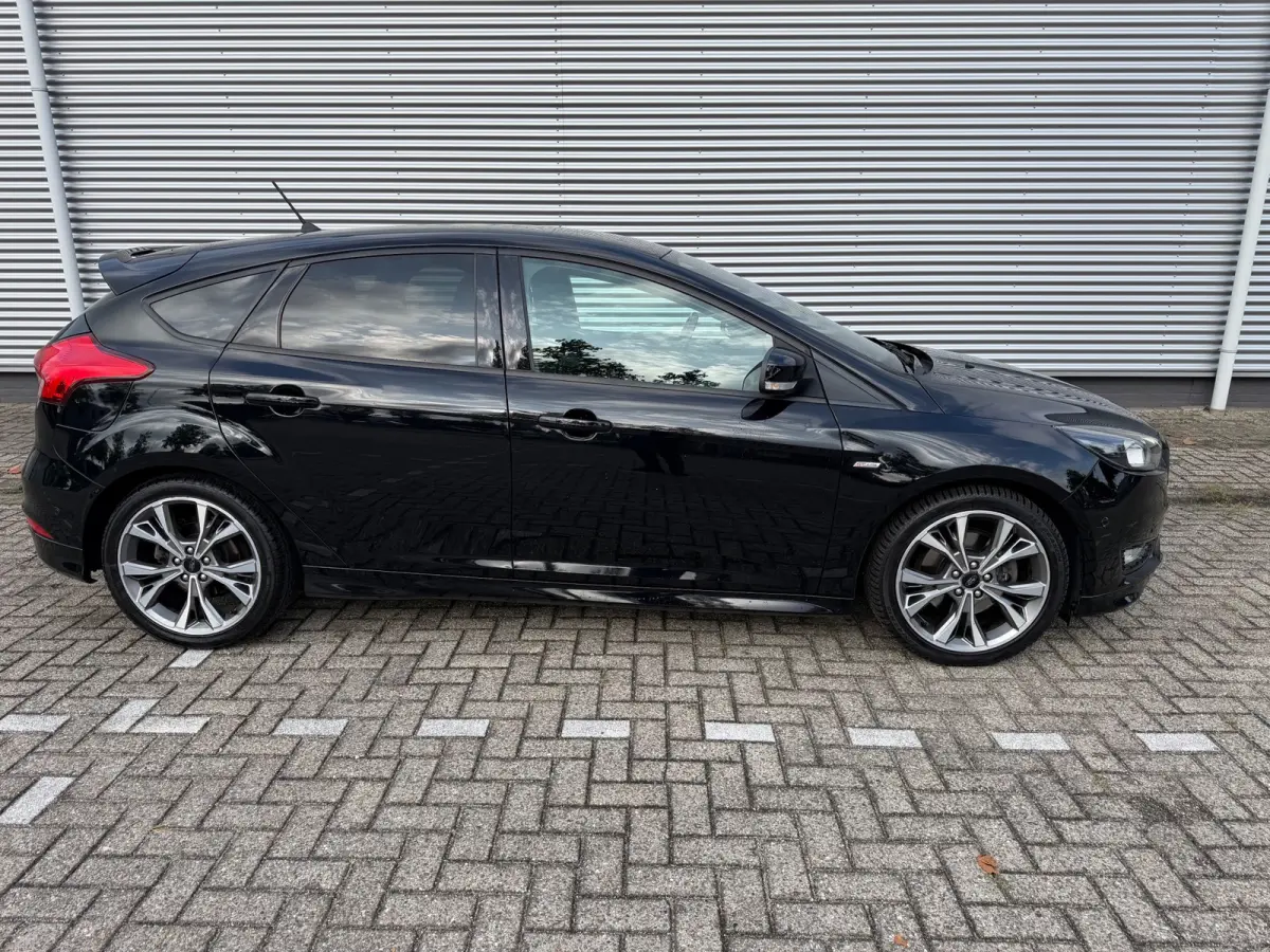 1.5 Titanium ST-line,stoel/stuurverwarming,Navigatie,clima,parkeersensoren/Camera
