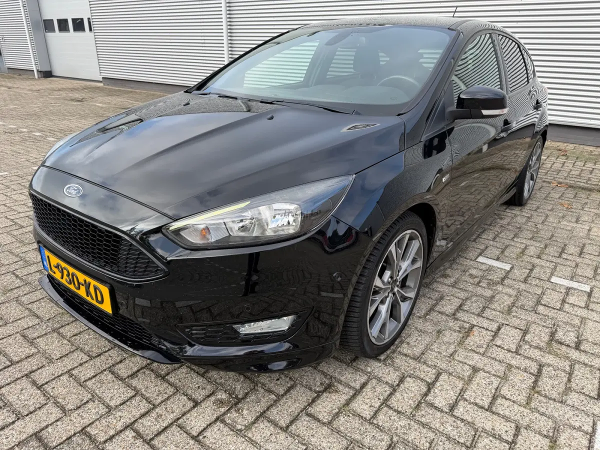 1.5 Titanium ST-line,stoel/stuurverwarming,Navigatie,clima,parkeersensoren/Camera