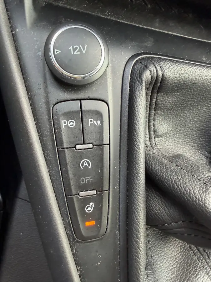 1.5 Titanium ST-line,stoel/stuurverwarming,Navigatie,clima,parkeersensoren/Camera