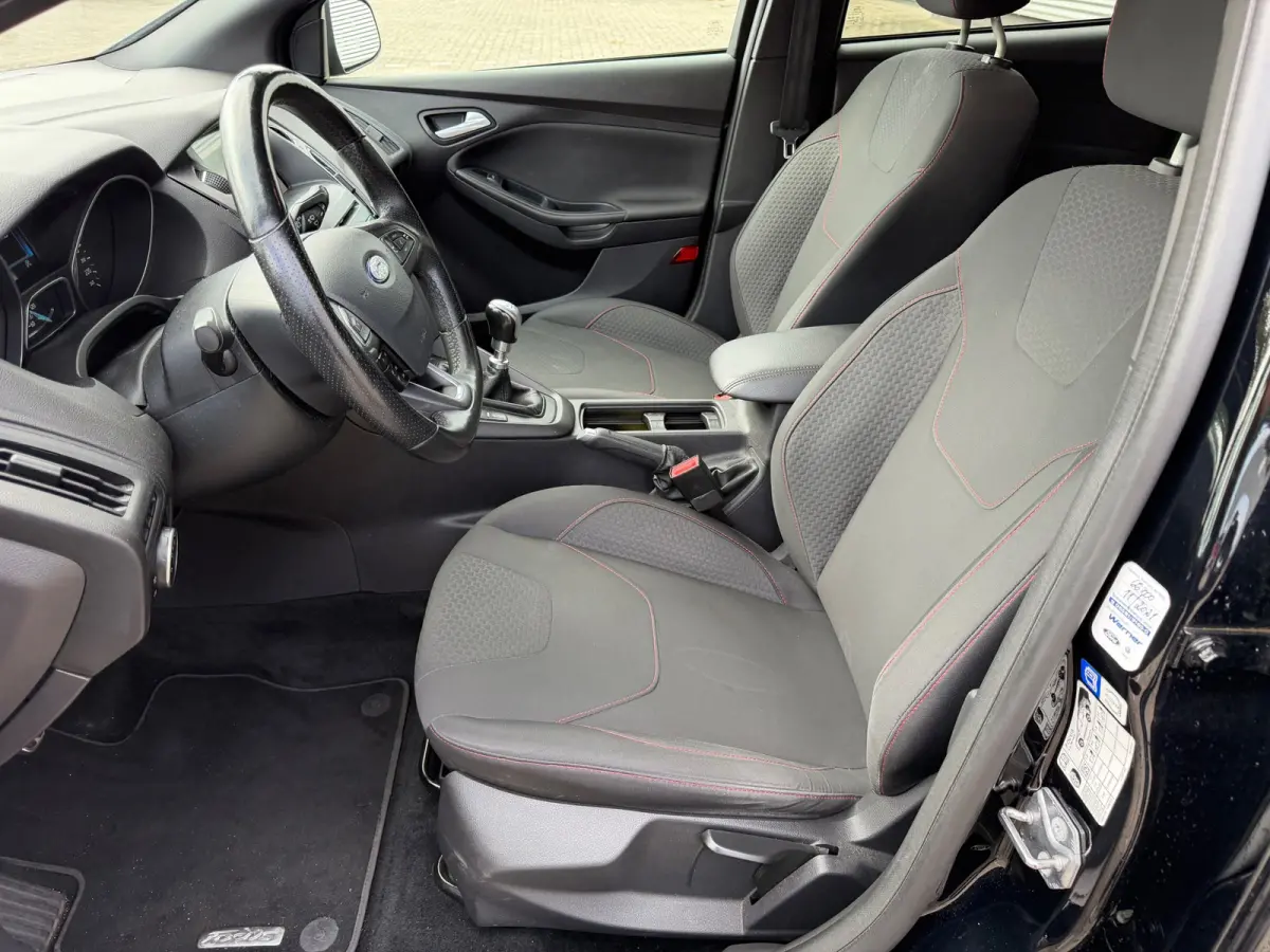 1.5 Titanium ST-line,stoel/stuurverwarming,Navigatie,clima,parkeersensoren/Camera