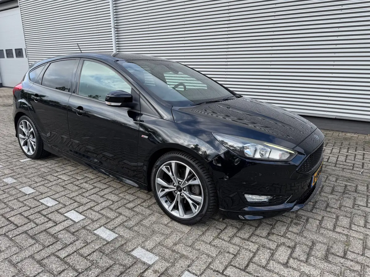 1.5 Titanium ST-line,stoel/stuurverwarming,Navigatie,clima,parkeersensoren/Camera
