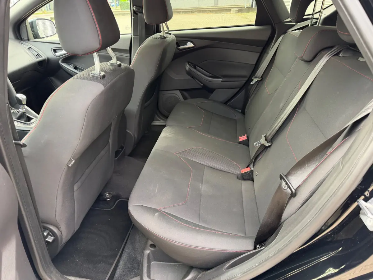 1.5 Titanium ST-line,stoel/stuurverwarming,Navigatie,clima,parkeersensoren/Camera