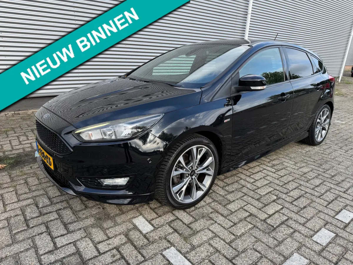1.5 Titanium ST-line,stoel/stuurverwarming,Navigatie,clima,parkeersensoren/Camera