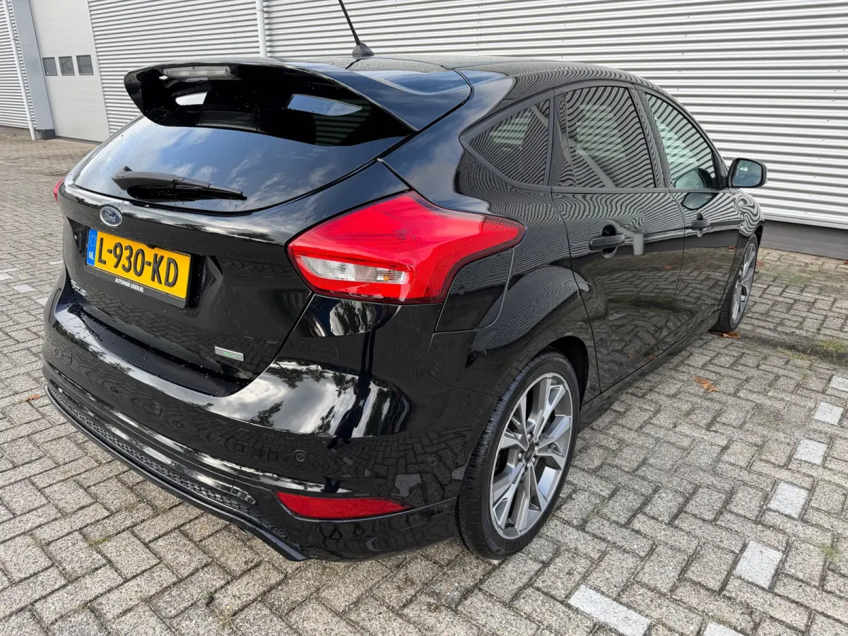 1.5 Titanium ST-line,stoel/stuurverwarming,Navigatie,clima,parkeersensoren/Camera