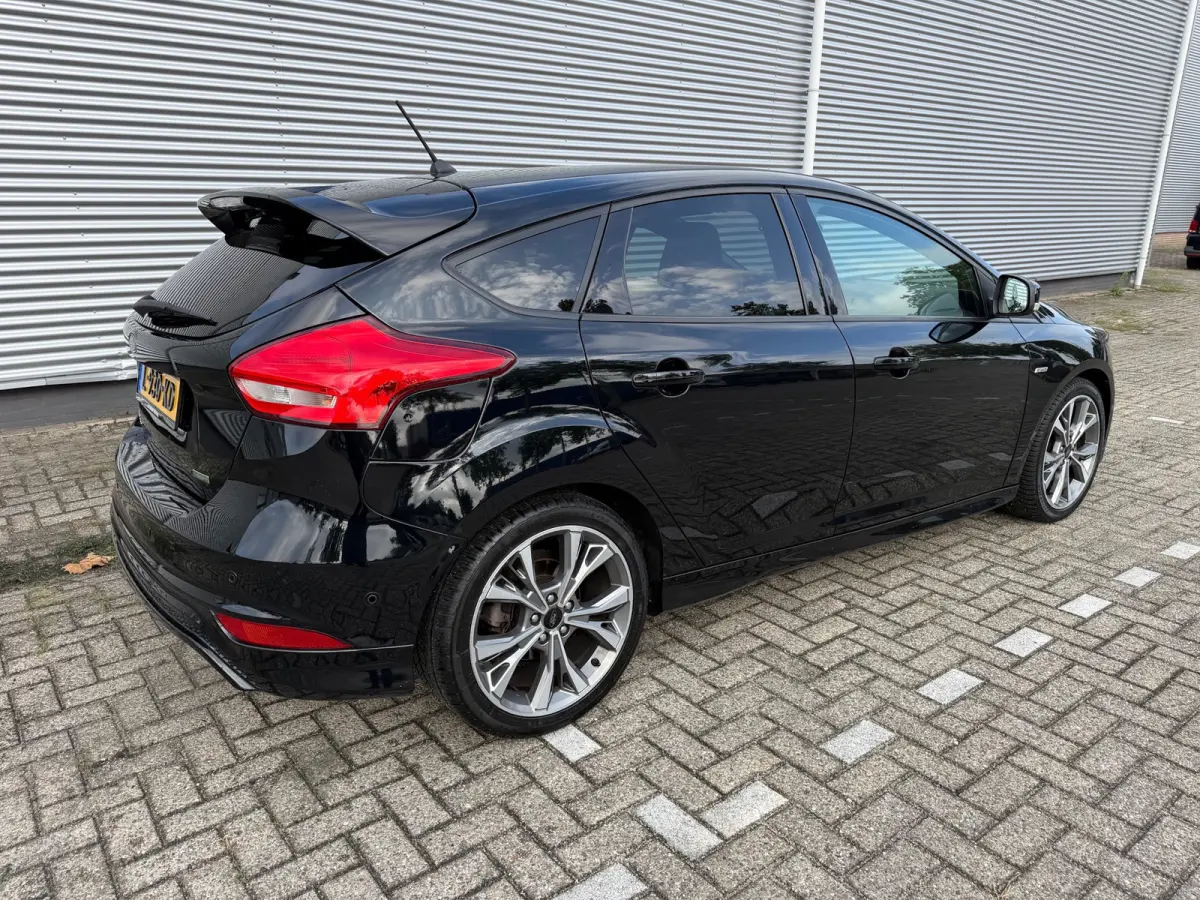 1.5 Titanium ST-line,stoel/stuurverwarming,Navigatie,clima,parkeersensoren/Camera