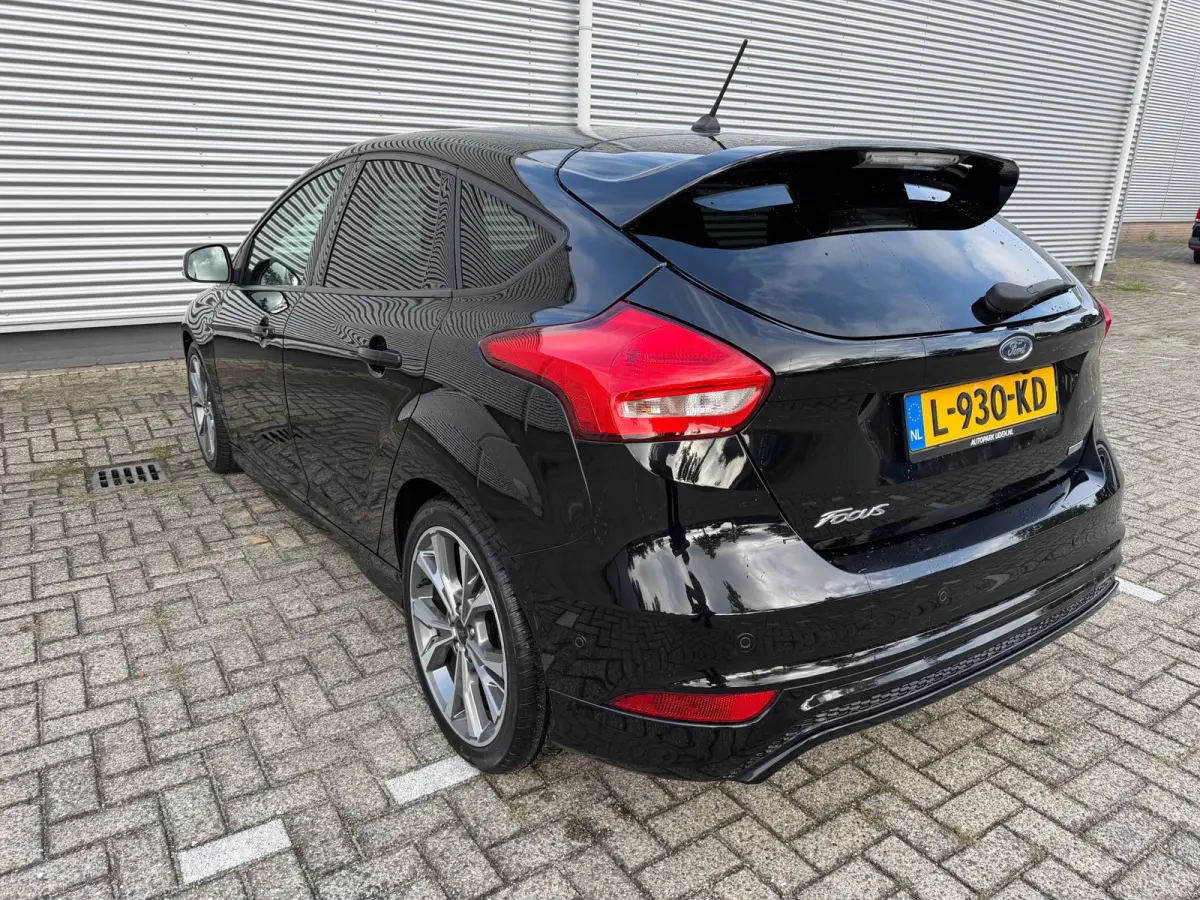 1.5 Titanium ST-line,stoel/stuurverwarming,Navigatie,clima,parkeersensoren/Camera