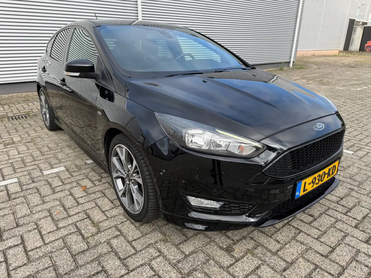 1.5 Titanium ST-line,stoel/stuurverwarming,Navigatie,clima,parkeersensoren/Camera