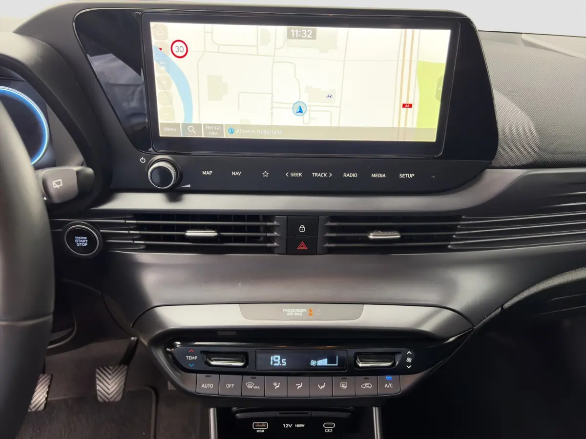1.0 T-GDI 100pk Premium | Carplay | Climate control | Cruise control | Stoel/stuurverwarming | Camera | Parkeersensoren | DAB | Premium Audio | Lichtmetalen velgen | Navigatie