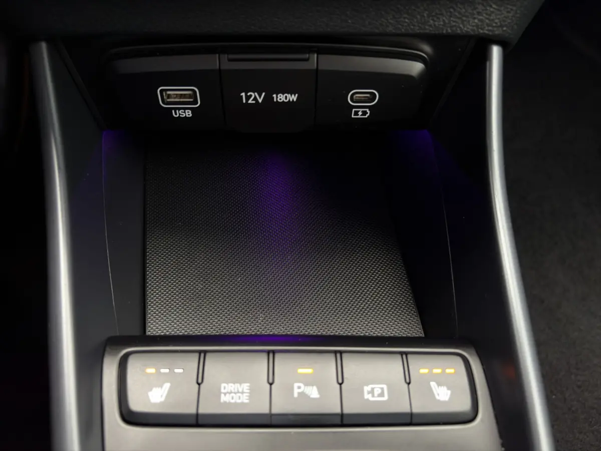 1.0 T-GDI 100pk Premium | Carplay | Climate control | Cruise control | Stoel/stuurverwarming | Camera | Parkeersensoren | DAB | Premium Audio | Lichtmetalen velgen | Navigatie