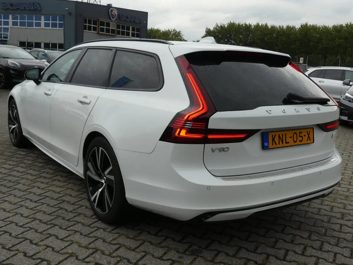 2.0 T6 AWD Inscription Exclusive / PANO / H&K AUDIO
