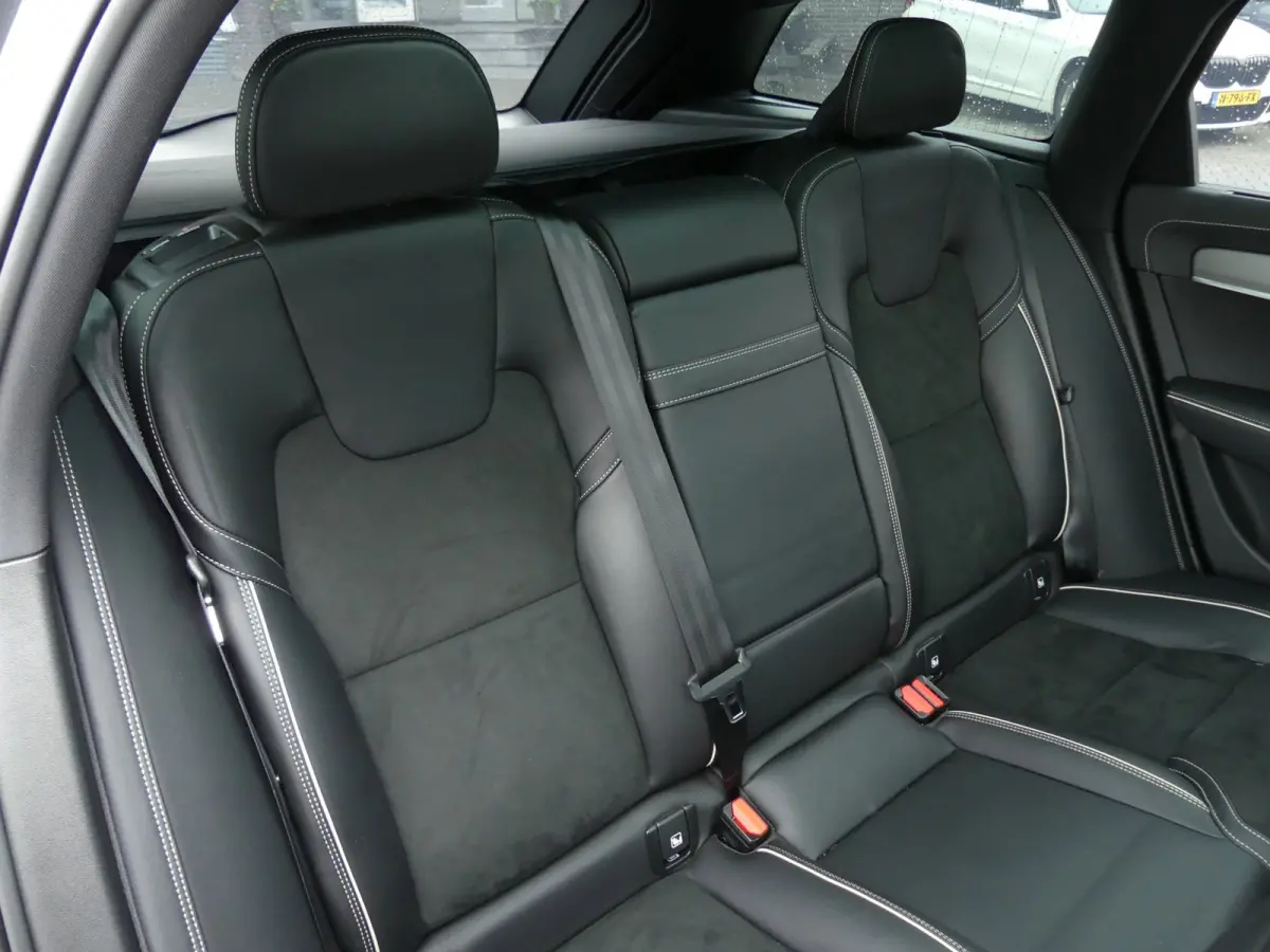 2.0 T6 AWD Inscription Exclusive / PANO / H&K AUDIO