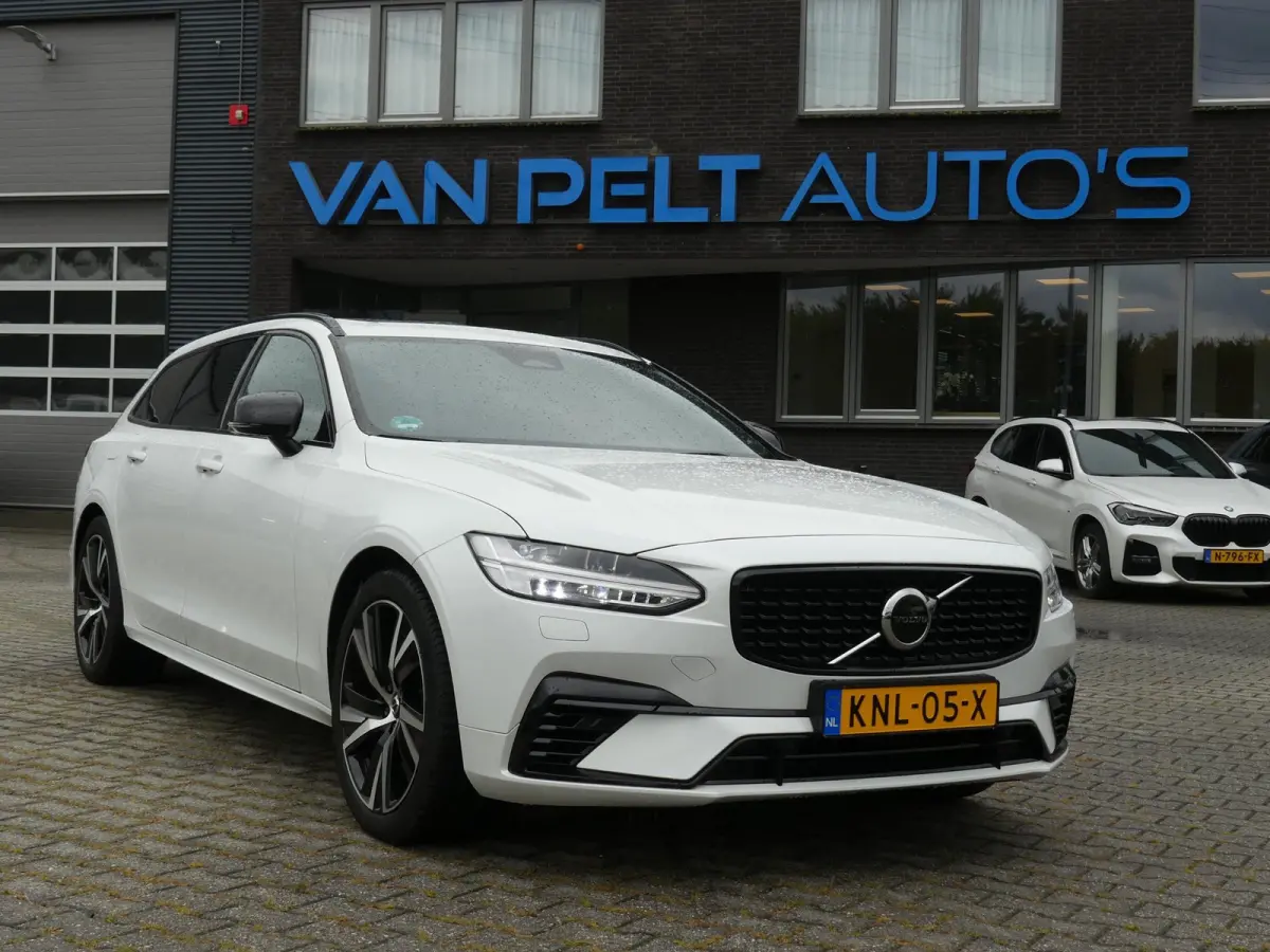 2.0 T6 AWD Inscription Exclusive / PANO / H&K AUDIO