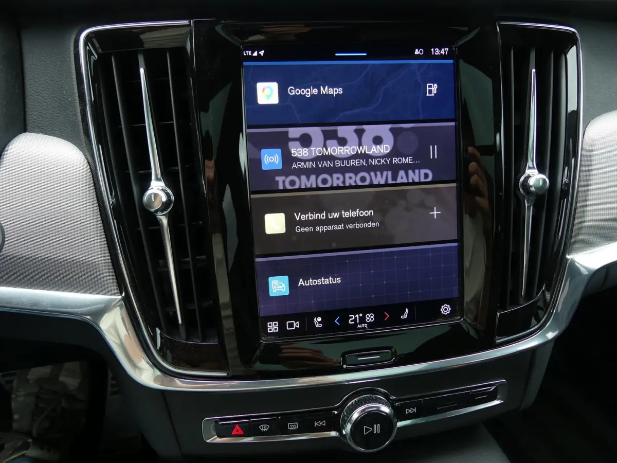 2.0 T6 AWD Inscription Exclusive / PANO / H&K AUDIO