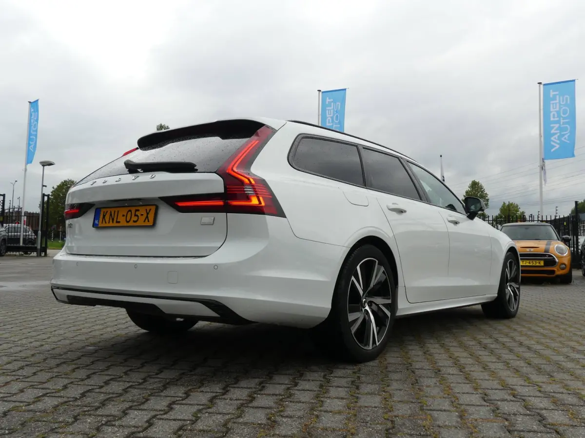 2.0 T6 AWD Inscription Exclusive / PANO / H&K AUDIO