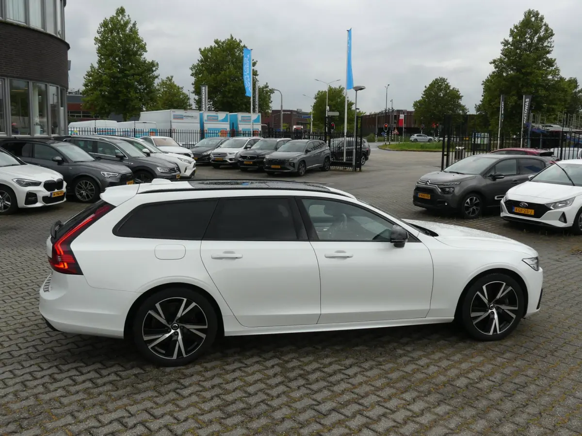 2.0 T6 AWD Inscription Exclusive / PANO / H&K AUDIO