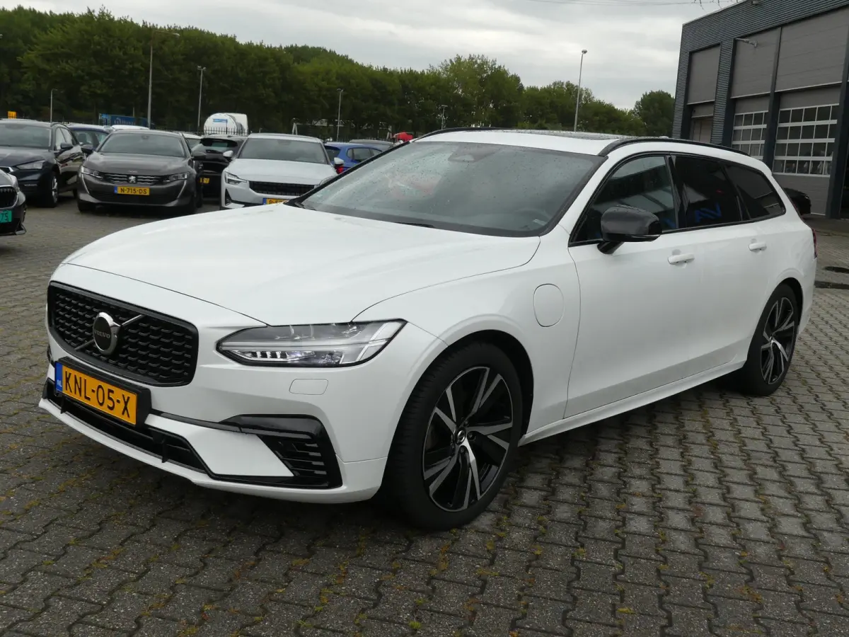 2.0 T6 AWD Inscription Exclusive / PANO / H&K AUDIO