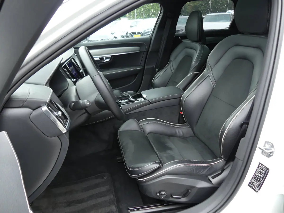 2.0 T6 AWD Inscription Exclusive / PANO / H&K AUDIO