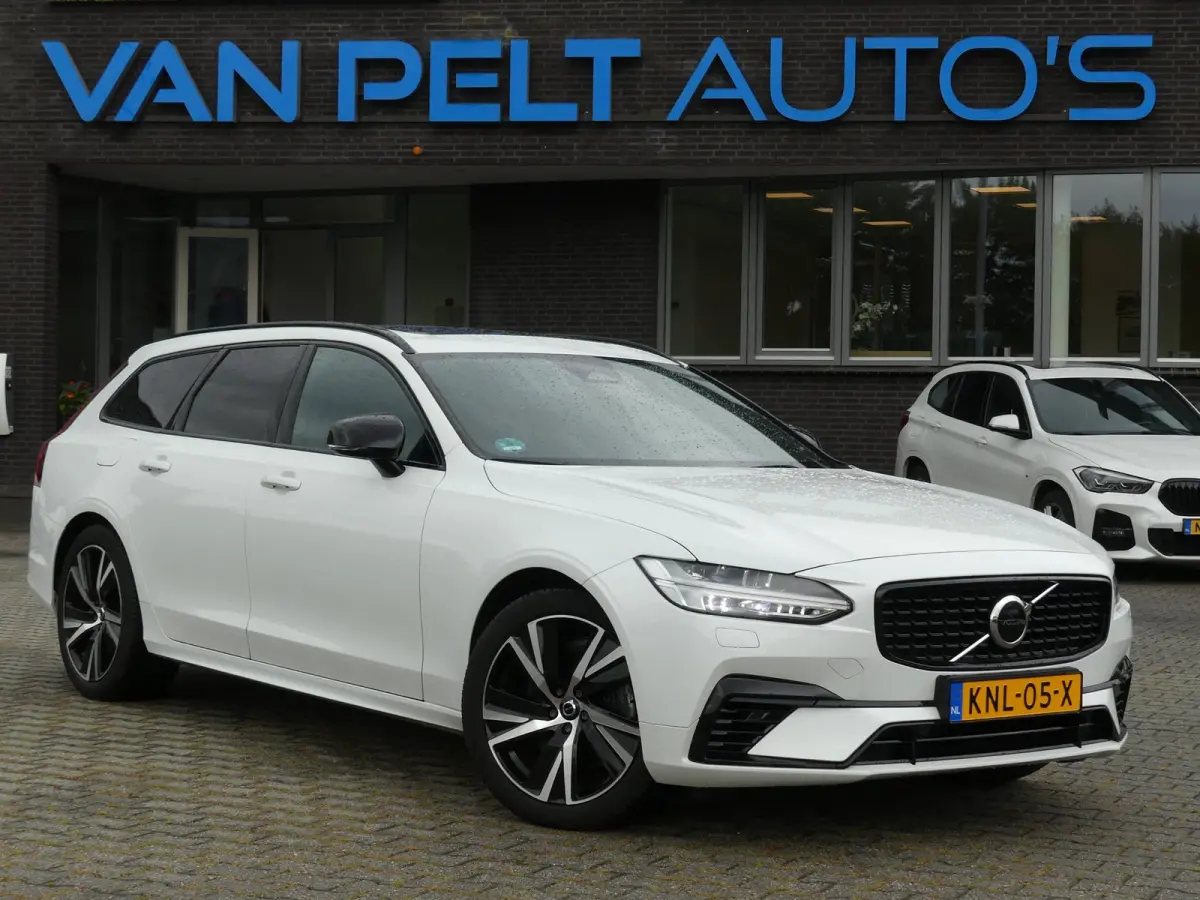 2.0 T6 AWD Inscription Exclusive / PANO / H&K AUDIO