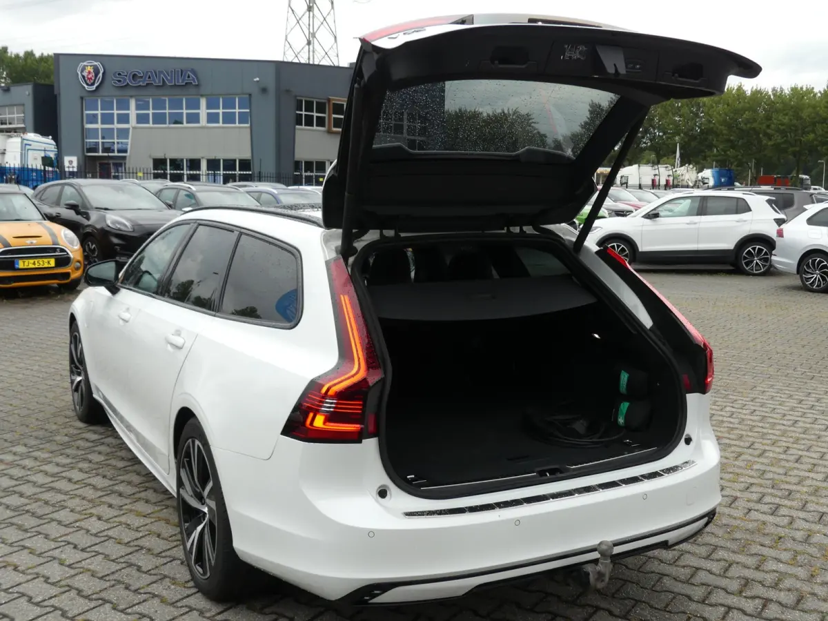 2.0 T6 AWD Inscription Exclusive / PANO / H&K AUDIO