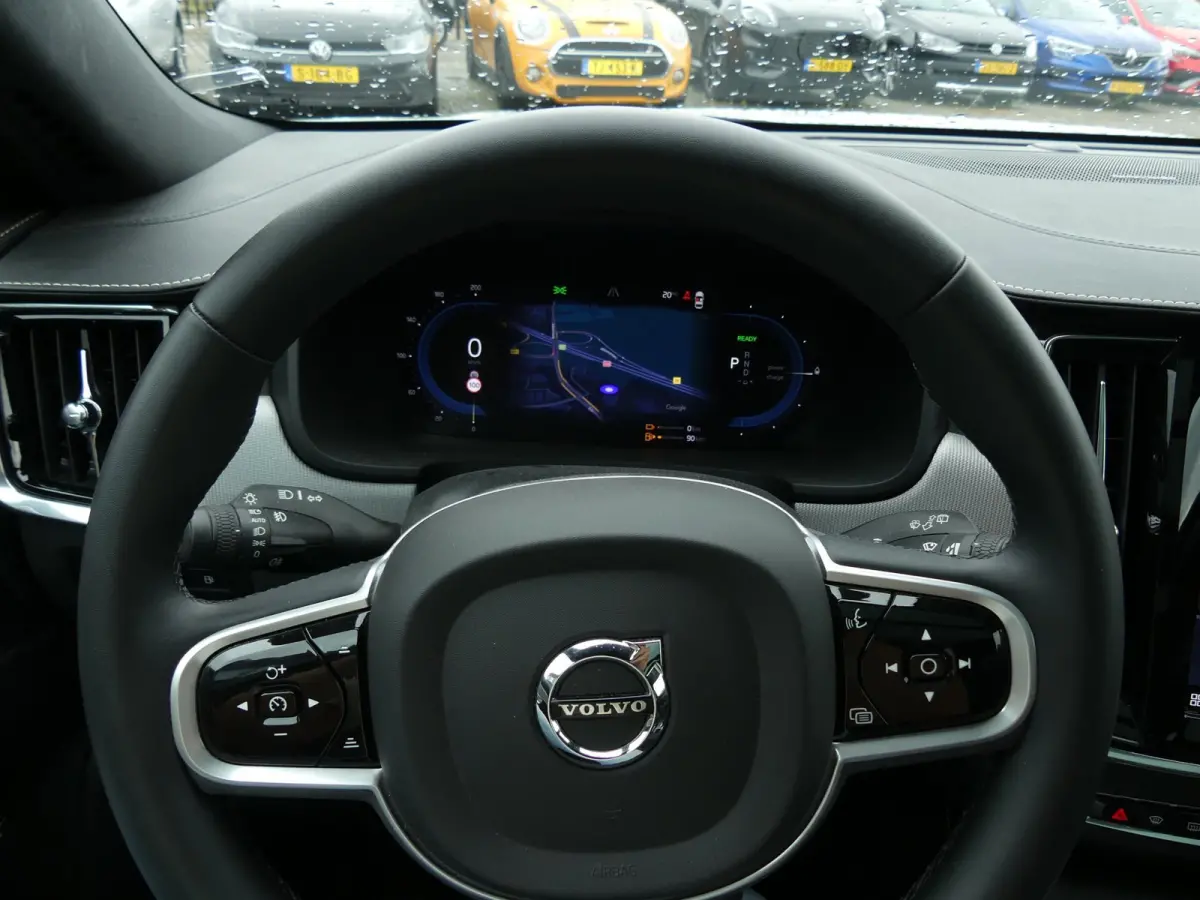 2.0 T6 AWD Inscription Exclusive / PANO / H&K AUDIO