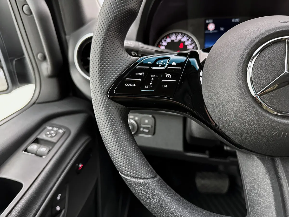 319 CDI L2H1 Pro Led Trekhaak 3500kg Navigatie Parkeerpakket Carplay Betimmering BPM vrij Stoelverwarming
