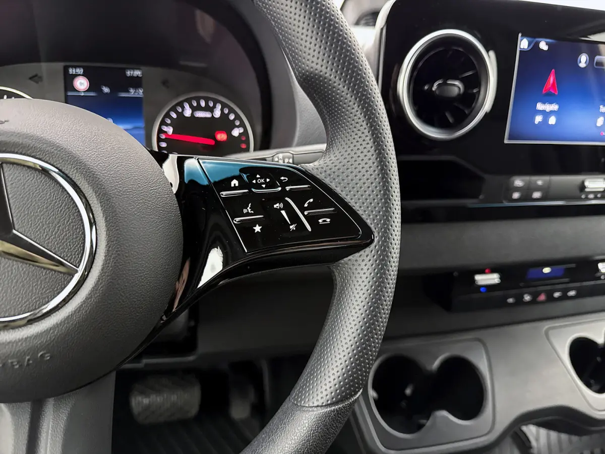 319 CDI L2H1 Pro Led Trekhaak 3500kg Navigatie Parkeerpakket Carplay Betimmering BPM vrij Stoelverwarming