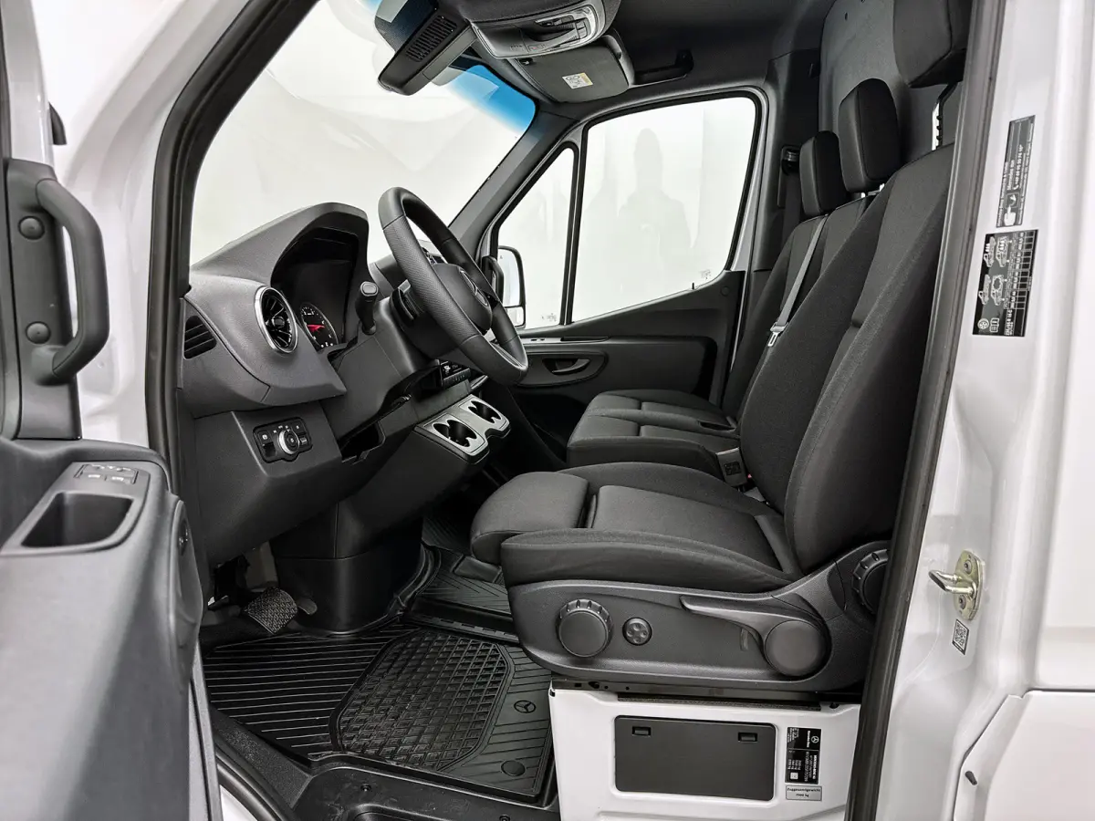 319 CDI L2H1 Pro Led Trekhaak 3500kg Navigatie Parkeerpakket Carplay Betimmering BPM vrij Stoelverwarming