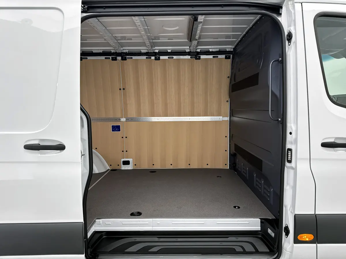 319 CDI L2H1 Pro Led Trekhaak 3500kg Navigatie Parkeerpakket Carplay Betimmering BPM vrij Stoelverwarming