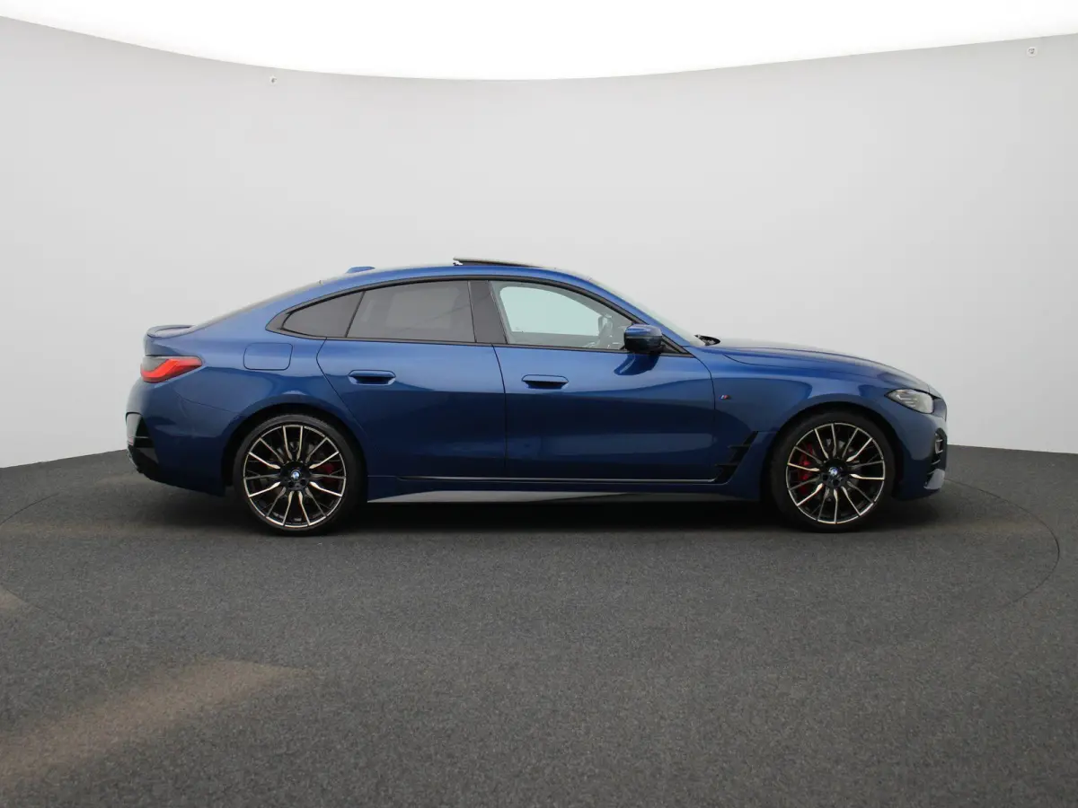 430i High Executive AUTOMAAT | SCHUIFKANTEL DAK | M PERFORMANCE PACK | M PAKKET | CAMERA | APPLE CARPLAY | NAVIGATIE | CARBON PAKKET | VIRTUEEL | PDC | STOELVERWARMING | LEDER | SPORSTOELEN 