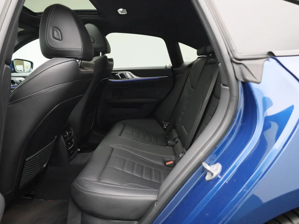 430i High Executive AUTOMAAT | SCHUIFKANTEL DAK | M PERFORMANCE PACK | M PAKKET | CAMERA | APPLE CARPLAY | NAVIGATIE | CARBON PAKKET | VIRTUEEL | PDC | STOELVERWARMING | LEDER | SPORSTOELEN 