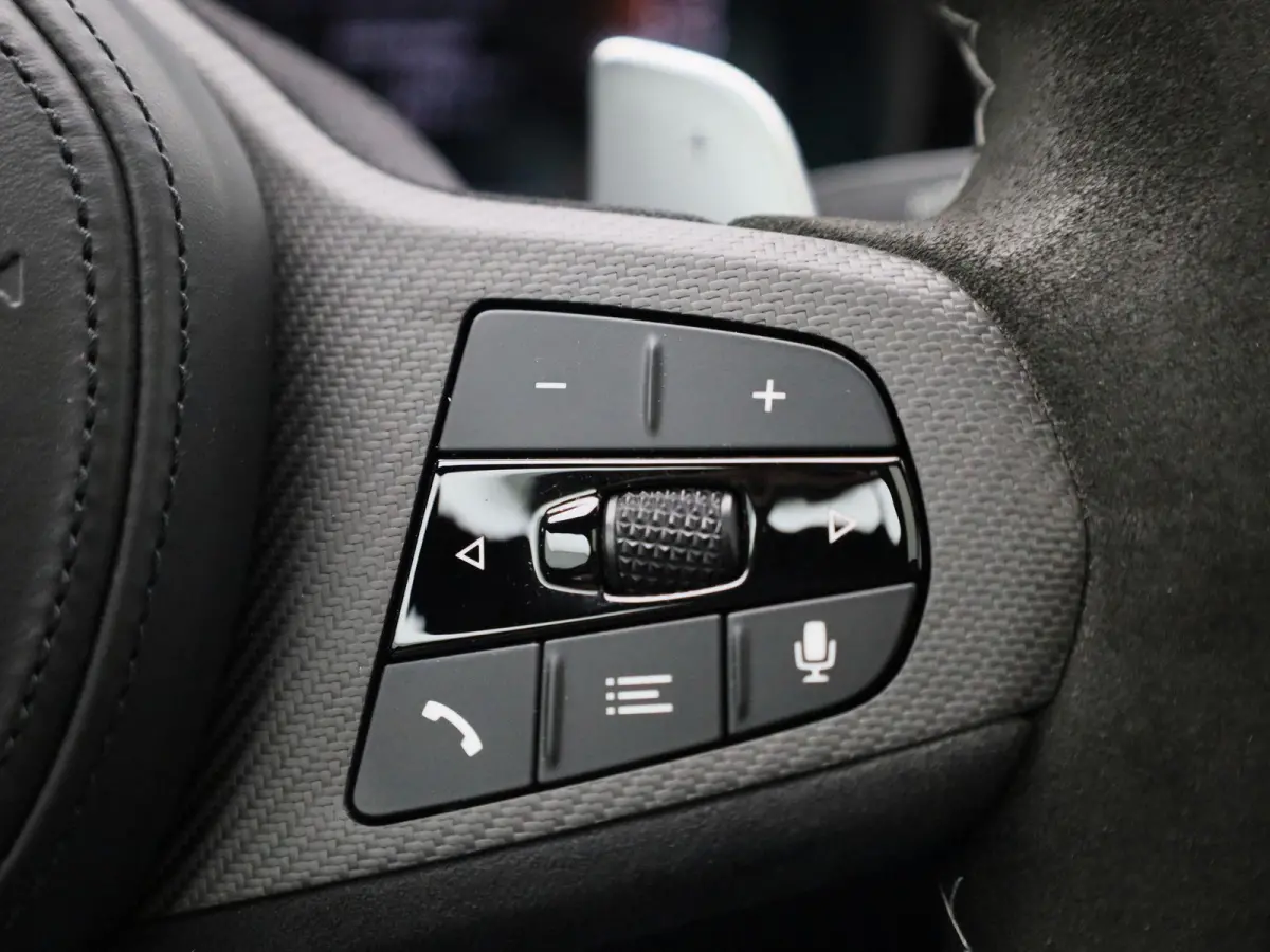 430i High Executive AUTOMAAT | SCHUIFKANTEL DAK | M PERFORMANCE PACK | M PAKKET | CAMERA | APPLE CARPLAY | NAVIGATIE | CARBON PAKKET | VIRTUEEL | PDC | STOELVERWARMING | LEDER | SPORSTOELEN 
