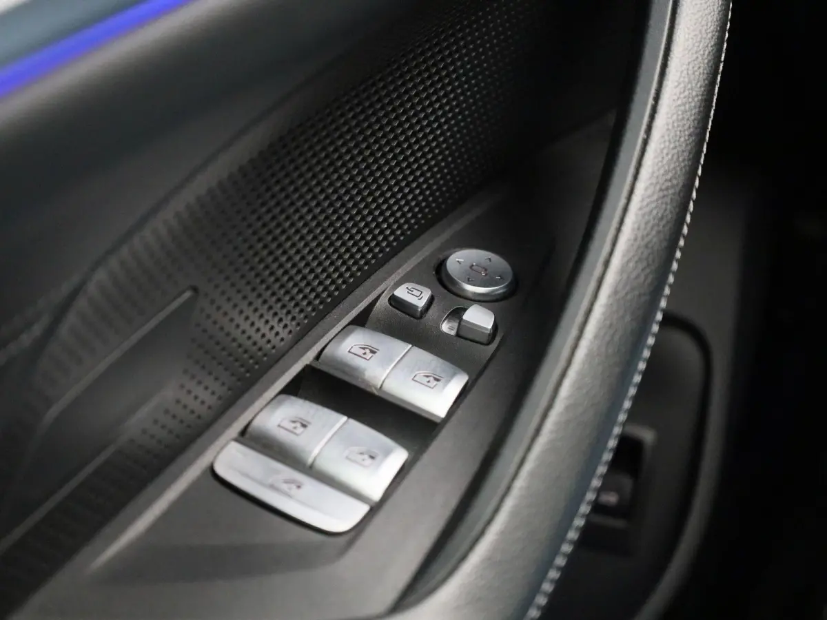 430i High Executive AUTOMAAT | SCHUIFKANTEL DAK | M PERFORMANCE PACK | M PAKKET | CAMERA | APPLE CARPLAY | NAVIGATIE | CARBON PAKKET | VIRTUEEL | PDC | STOELVERWARMING | LEDER | SPORSTOELEN 