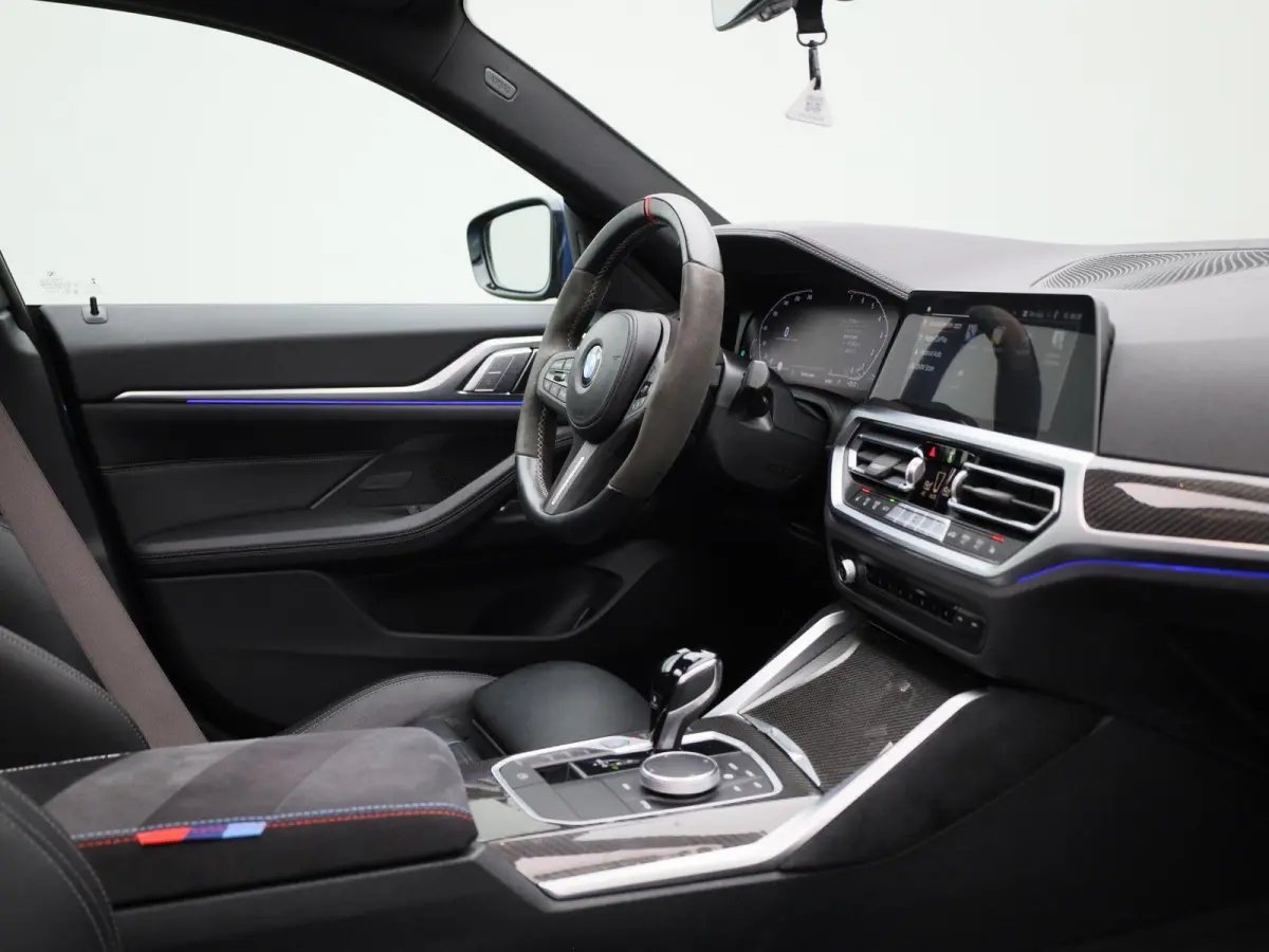 430i High Executive AUTOMAAT | SCHUIFKANTEL DAK | M PERFORMANCE PACK | M PAKKET | CAMERA | APPLE CARPLAY | NAVIGATIE | CARBON PAKKET | VIRTUEEL | PDC | STOELVERWARMING | LEDER | SPORSTOELEN 