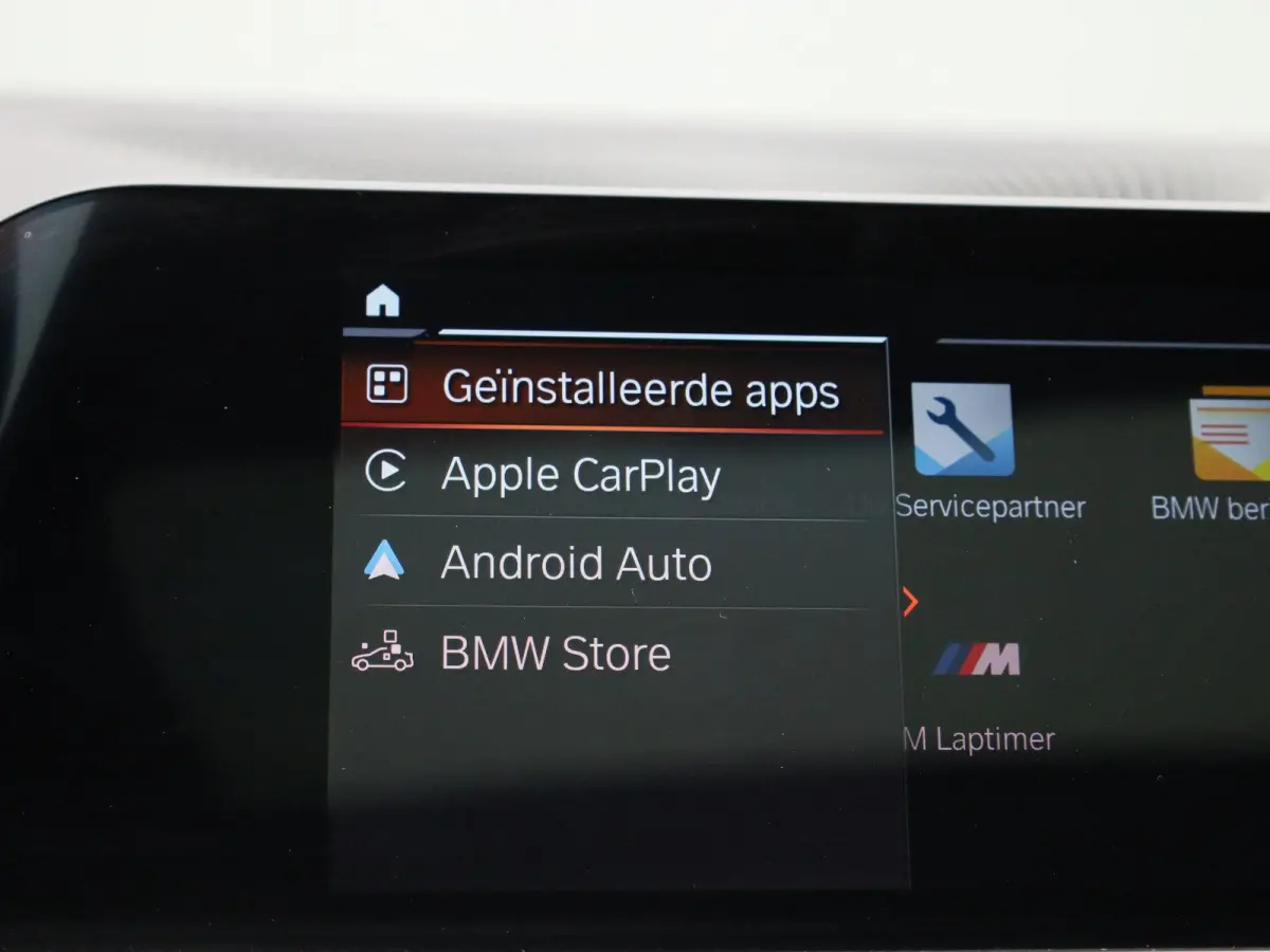 430i High Executive AUTOMAAT | SCHUIFKANTEL DAK | M PERFORMANCE PACK | M PAKKET | CAMERA | APPLE CARPLAY | NAVIGATIE | CARBON PAKKET | VIRTUEEL | PDC | STOELVERWARMING | LEDER | SPORSTOELEN 