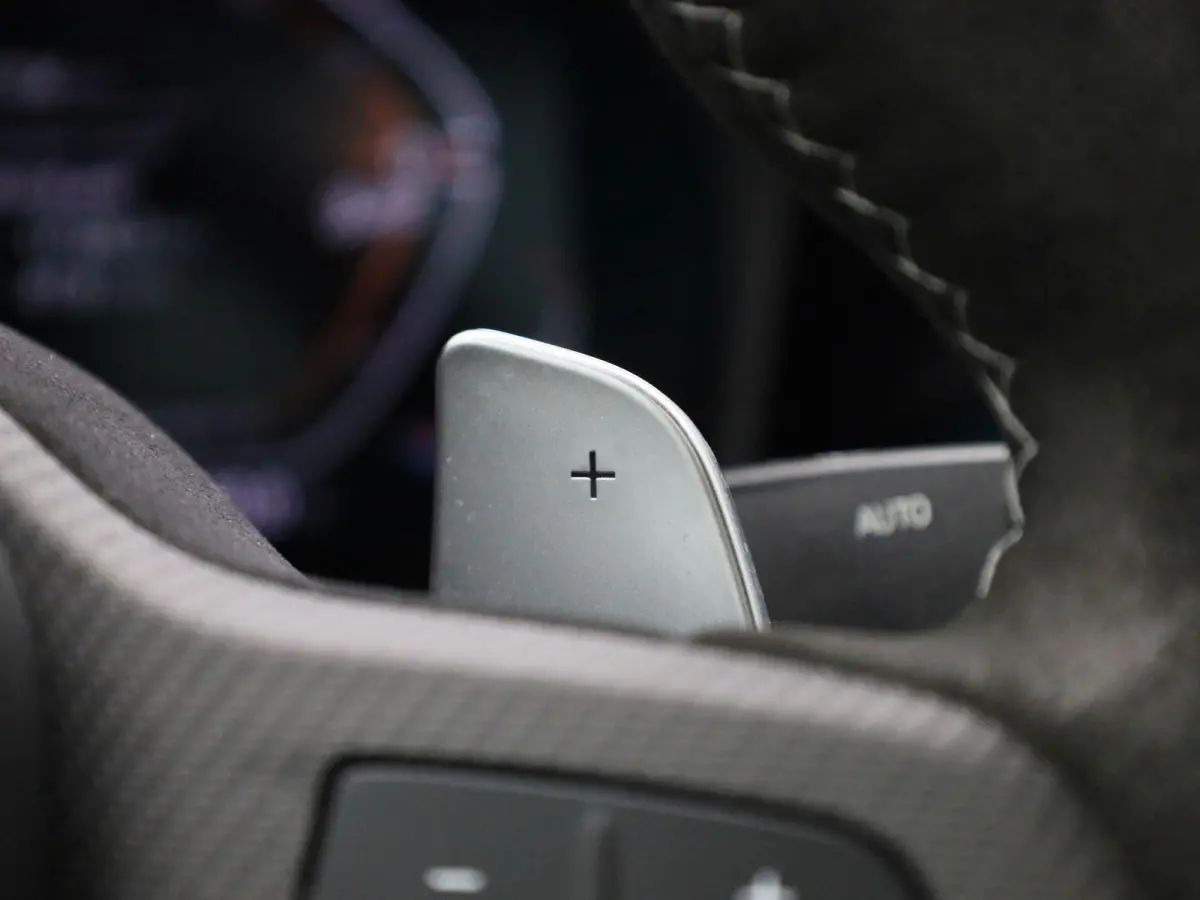 430i High Executive AUTOMAAT | SCHUIFKANTEL DAK | M PERFORMANCE PACK | M PAKKET | CAMERA | APPLE CARPLAY | NAVIGATIE | CARBON PAKKET | VIRTUEEL | PDC | STOELVERWARMING | LEDER | SPORSTOELEN 